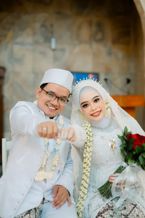 Foto sampul undangan Dyah & Adi