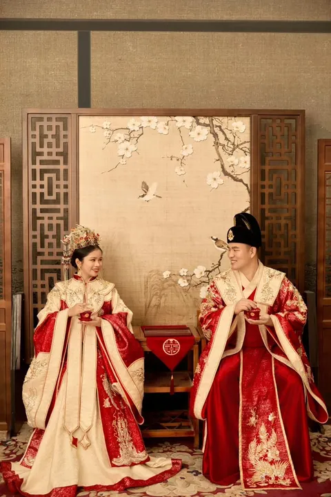 Foto sampul undangan Karmila & Luo Yanqing