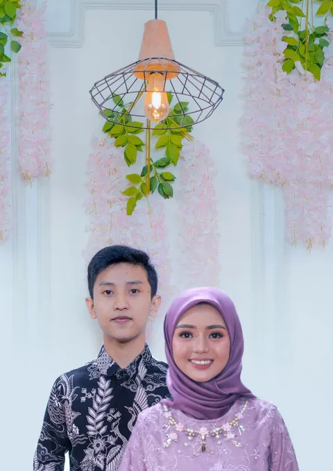 Foto sampul undangan Nur Hidayatullah & Dening Wasesowati Harjono