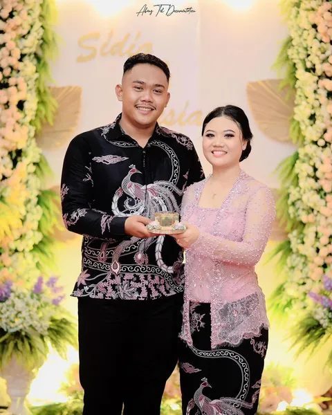 Foto sampul undangan Lusi & Shidieq