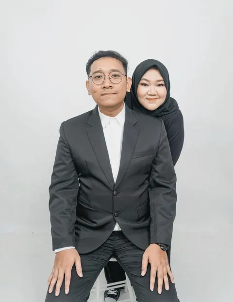 Foto sampul undangan Wike & Mario