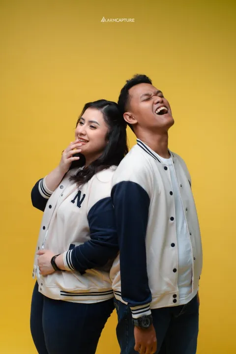 Foto sampul undangan Yovi & Thaliyah