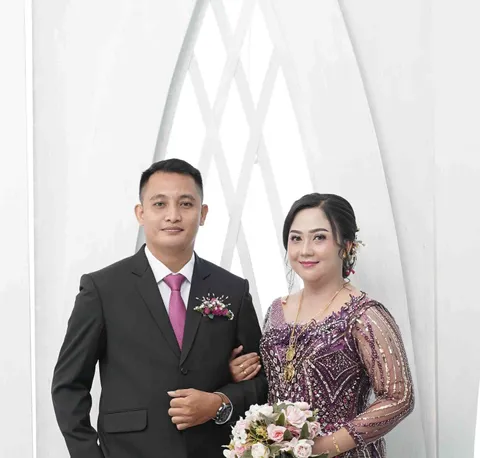 Foto sampul undangan Leli & Marthin