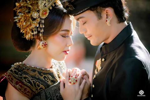 Foto sampul undangan Nika & Oscar