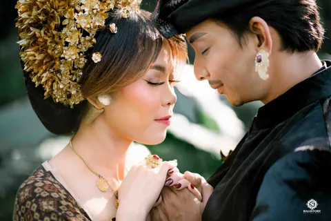 Foto sampul undangan Mella & Indro