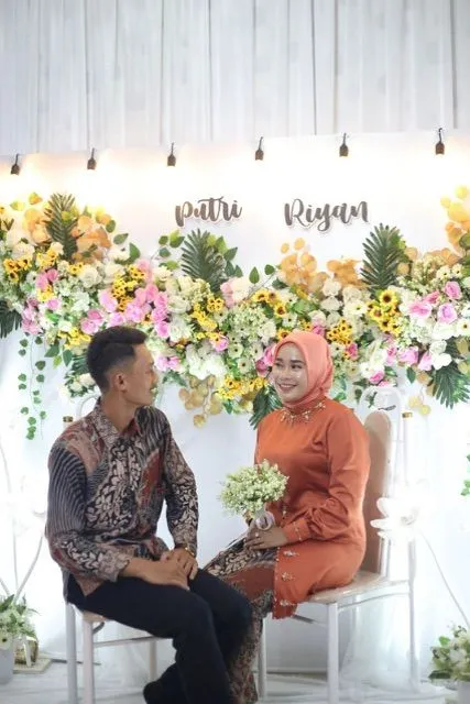 Foto sampul undangan Putri & Riyan