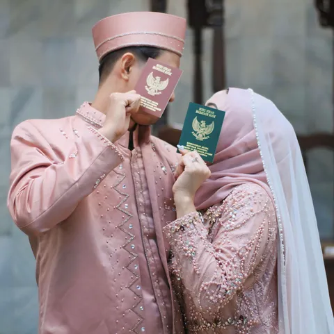 Foto sampul undangan Dena & Ari