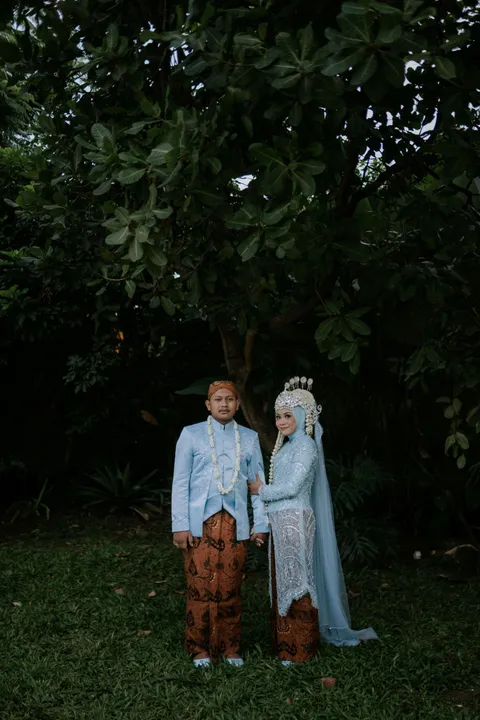 Foto sampul undangan Yuli & Ari