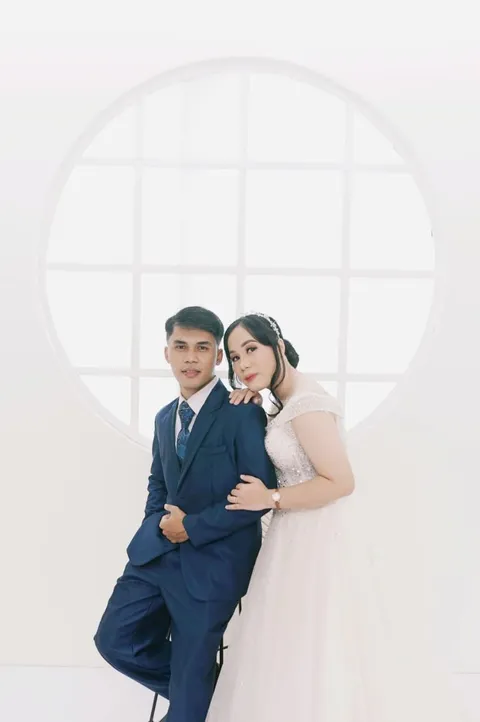 Foto sampul undangan Hesti & Jon