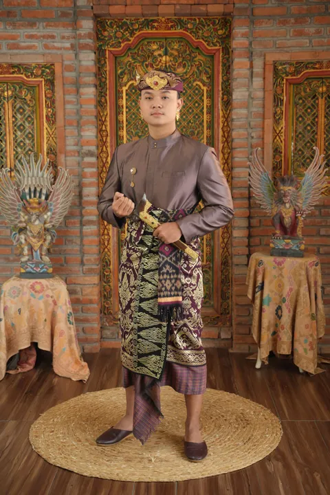 Foto sampul undangan Tude Janu