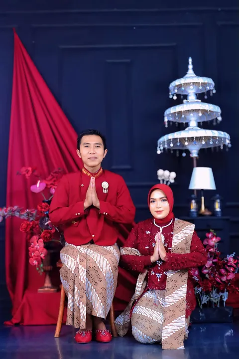 Foto sampul undangan Desy & Hangga