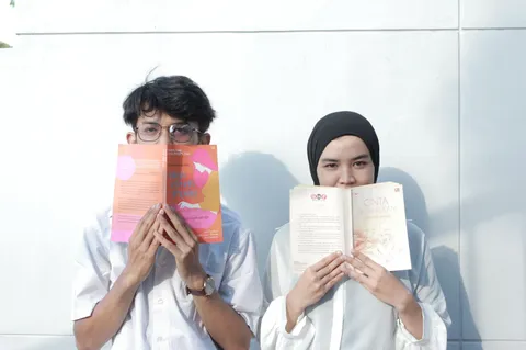 Foto sampul undangan Uhuy & Mui