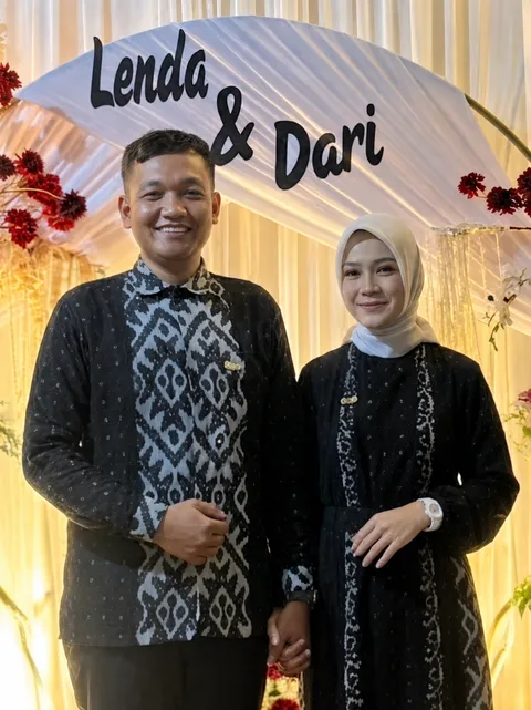 Foto sampul undangan Dari & Lenda
