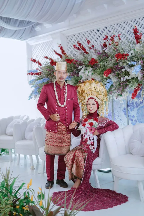 Foto sampul undangan Indah & Tomo