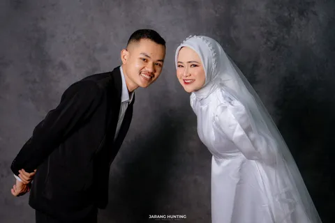 Foto sampul undangan Lela & Firman