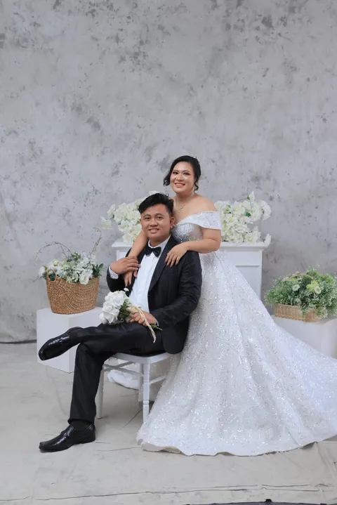Foto sampul undangan Ester Onibala & Fernando Deen