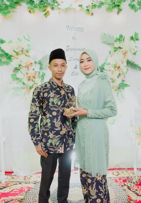 Foto sampul undangan Surya & Efi