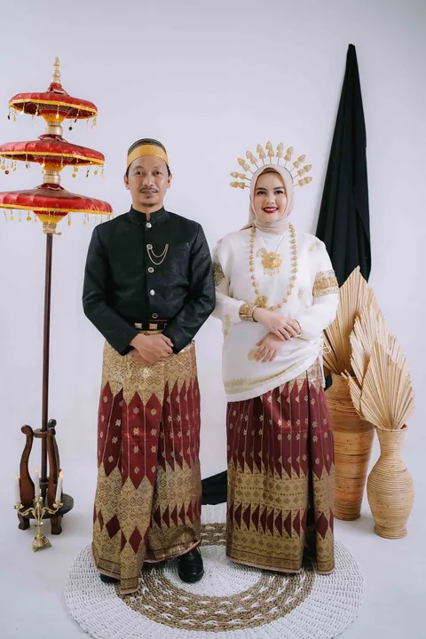 Foto sampul undangan Mega & Wahyu