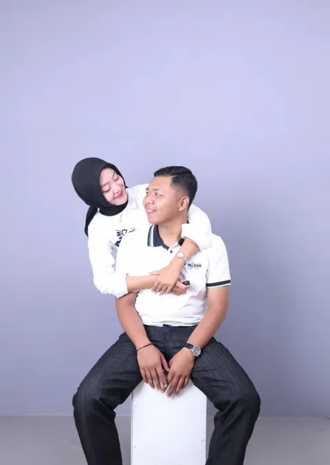 Foto sampul undangan Anisa & Arief