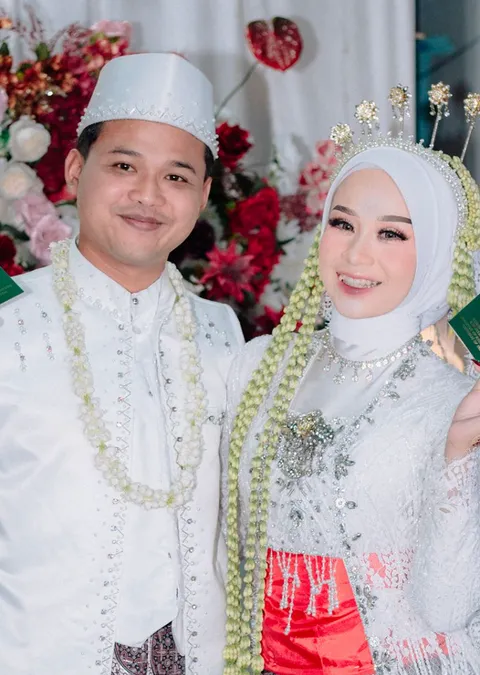 Foto sampul undangan Risa & Izzi