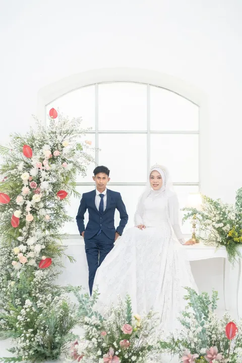 Foto sampul undangan Dessy & Hendik