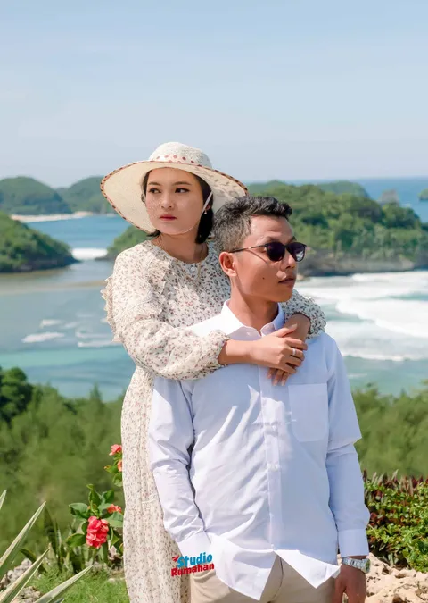 Foto sampul undangan Ajeng & Huda