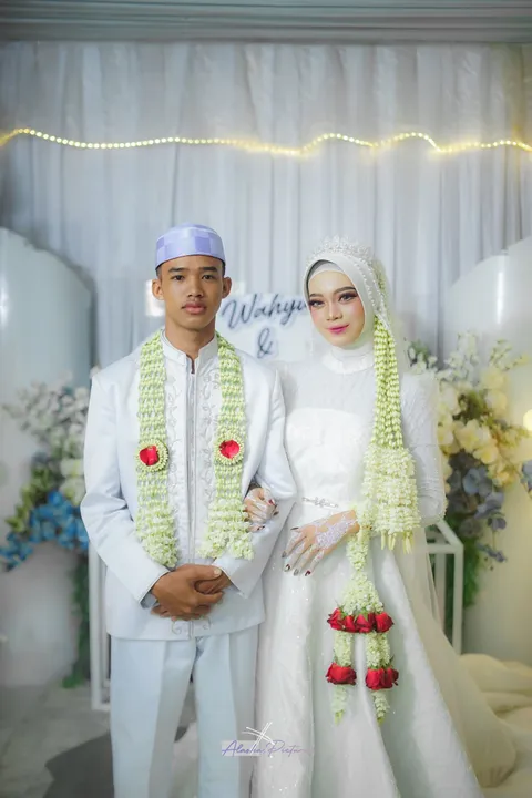 Foto sampul undangan Wahyu & Inayah