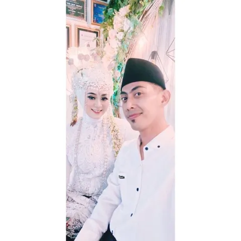 Foto sampul undangan Tinny & Adjie