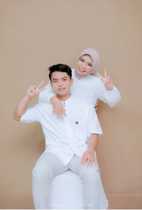Foto sampul undangan Kom & R