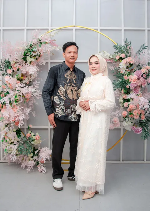 Foto sampul undangan Whada & Ika