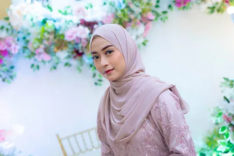 Foto sampul undangan Alya & Abri