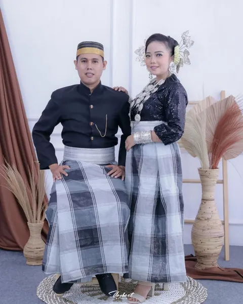 Foto sampul undangan Iwal & Maya