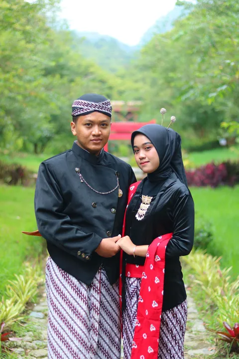 Foto sampul undangan Vikki & Rany