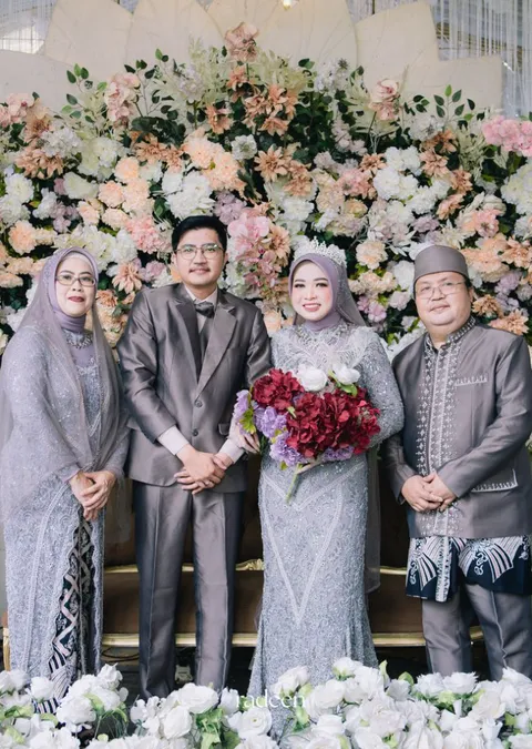 Foto sampul undangan Iis & Kiki