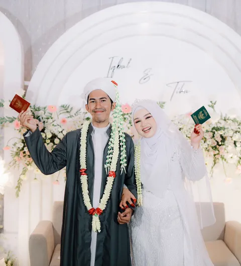Foto sampul undangan Tika & Iqbal
