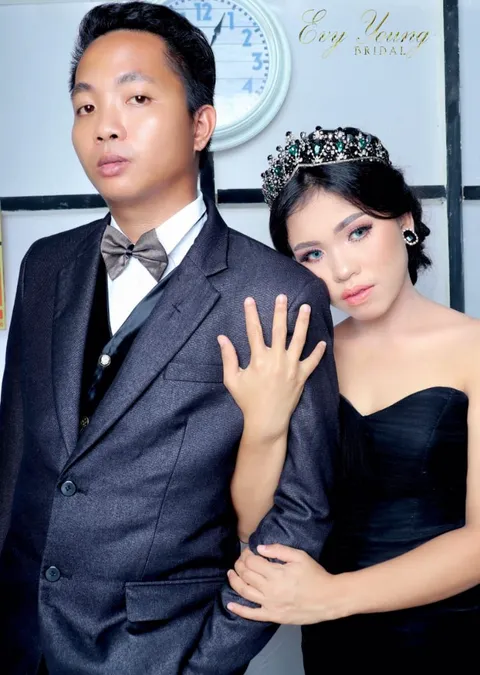 Foto sampul undangan Mega & Nello