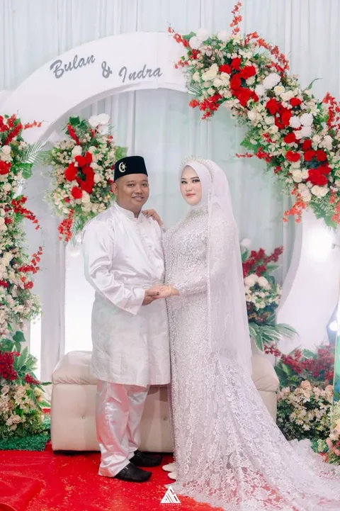 Foto sampul undangan Bulan & Indra