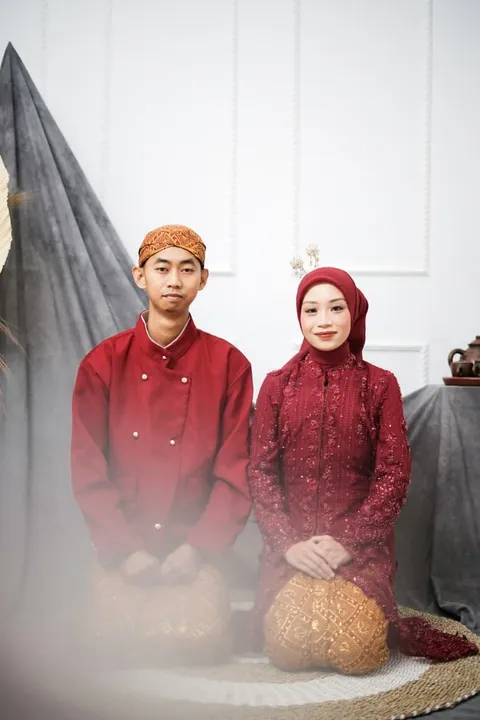 Foto sampul undangan Maya & Alwi