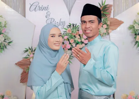 Foto sampul undangan Arini & Rizki