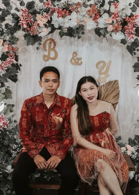 Foto sampul undangan Yollanda & Bino