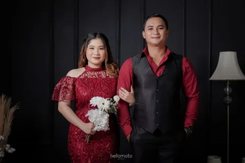 Foto sampul undangan My & Ec