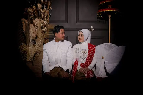 Foto sampul undangan Renna & Adi
