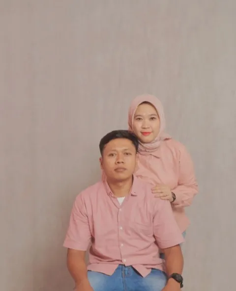 Foto sampul undangan Santhy Ayuvita & Dian Rosi Diana ( Deden )