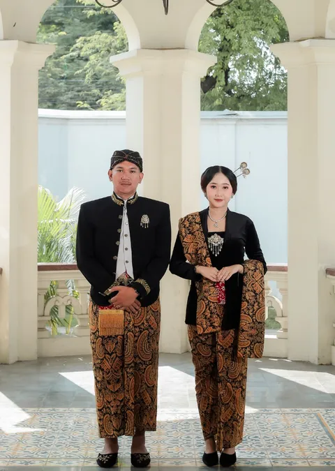 Foto sampul undangan Regita & Reynald