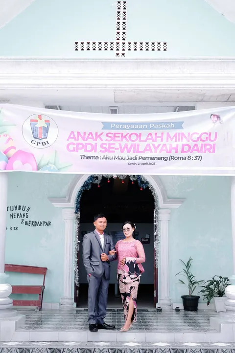 Foto sampul undangan Reni Upah Aritonang & Jestin Nababan