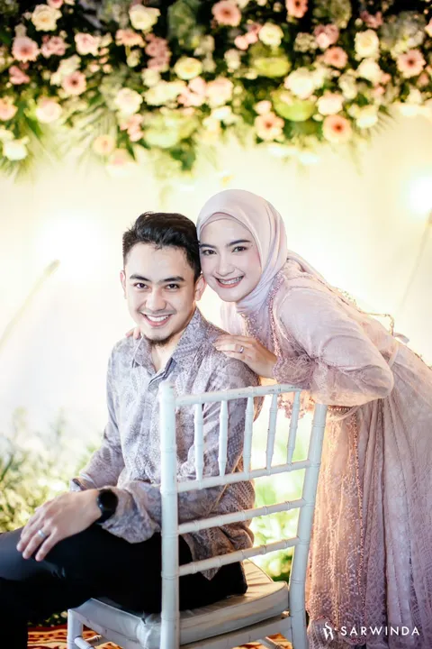 Foto sampul undangan Burhan & Nadya