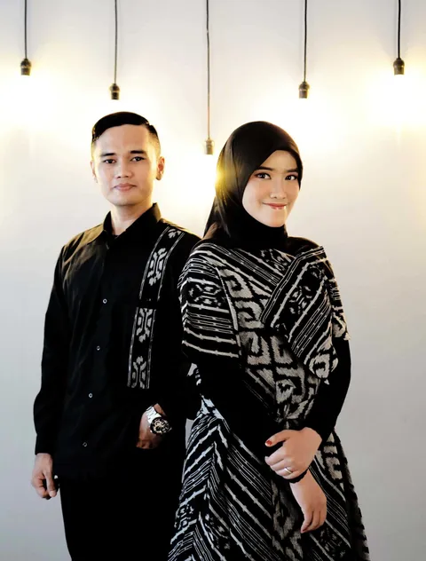 Foto sampul undangan Yoga & Lina