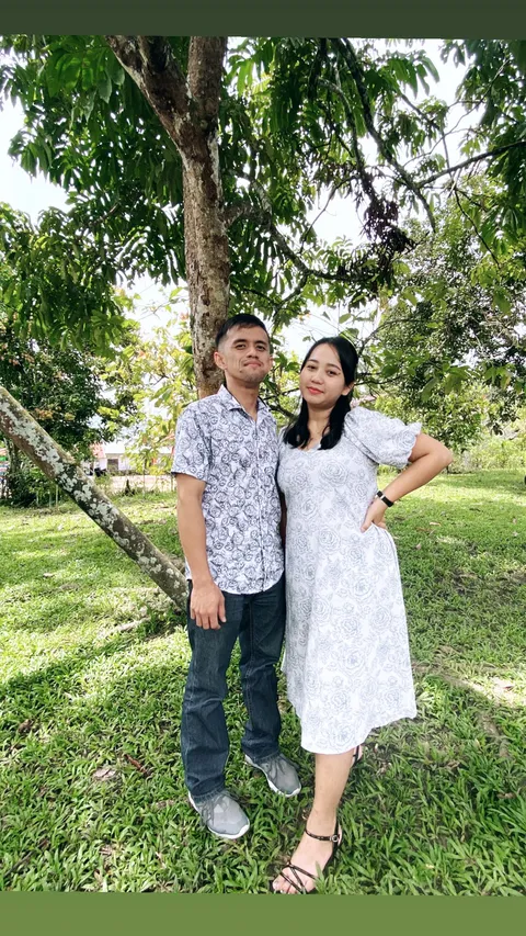Foto sampul undangan Gom Gom & Rinni