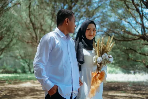 Foto sampul undangan Rika & Reni