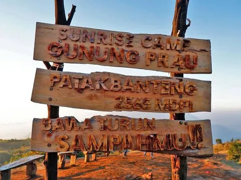 Foto sampul undangan Riza & Nisa